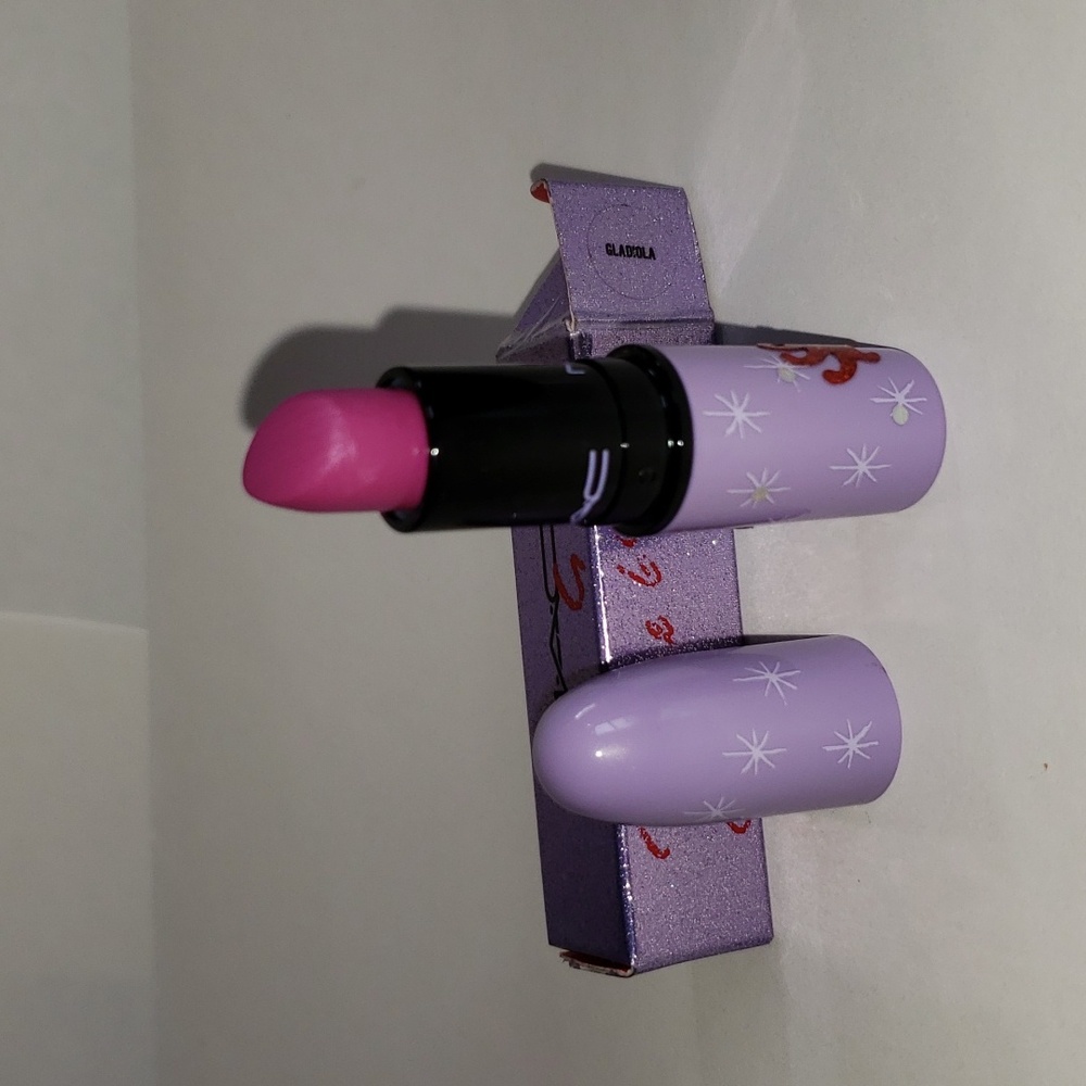 MAC Dame Edna Gladiola lipstick